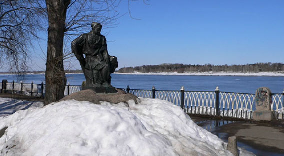 Скульптура бурлака в Рыбинске, выполненная по модели Льва Писаревского