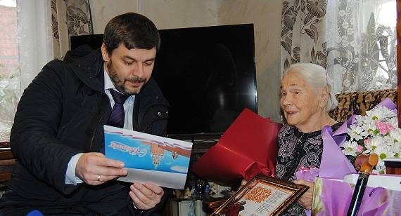 Глава Рыбинска поздравил 100-летнюю жительницу