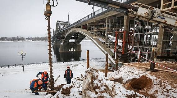 В Рыбинске строят опоры для ремонта моста