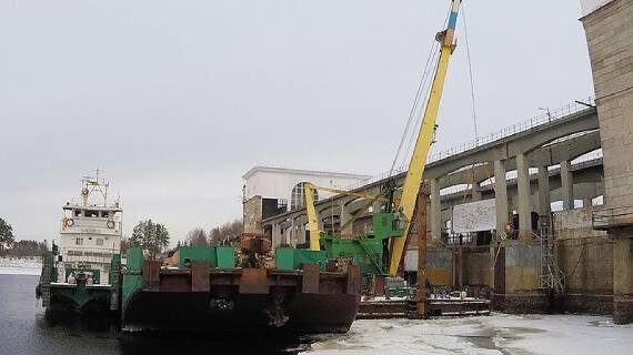 На Рыбинской ГЭС заменили затвор водосливной плотины