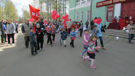 Ул 9 мая рыбинск. 1 Мая Рыбинск демонстрация. Поселок ГЭС Рыбинск. Рыбинск Майский. Ретро Рыбинск демонстрация 1 мая.